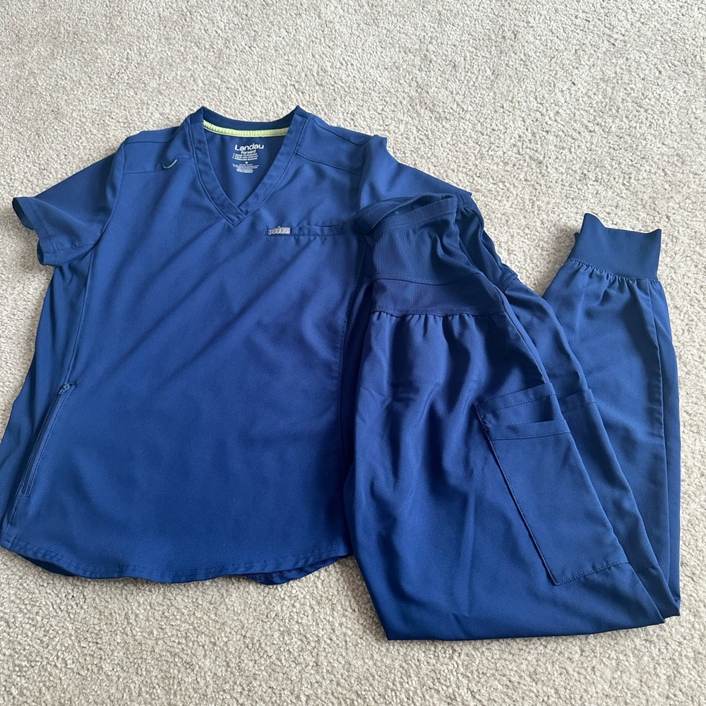 LANDAU MATERNITY SCRUB SET navy blue/galaxy Top size Medium Bottoms size Small